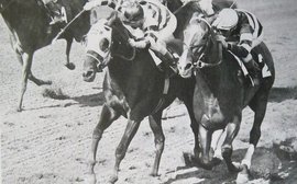 The ’62 Travers: a mighty duel from gate to wire