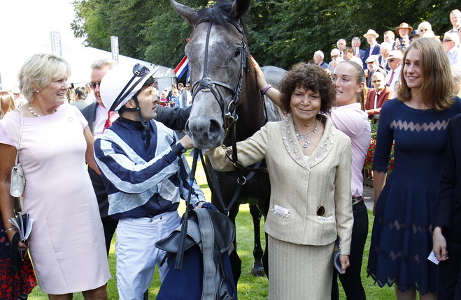 Maria Niarchos-Gouazé and Electra Niarchos (right) with Alpha Centauri, trainer Jessica Harrington and jockey Colm O’Donoghue after the filly’s win in the Tattersalls Falmouth Stakes at Newmarket last week. Photo: Steve Davies/Racingfotos.com