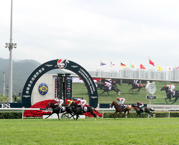 Jockey Zac Purton and Dominant edge out  William Buick and The Fugue to win the 2013 Hong Kong Vase. Photo: The Hong Kong Jockey Club.