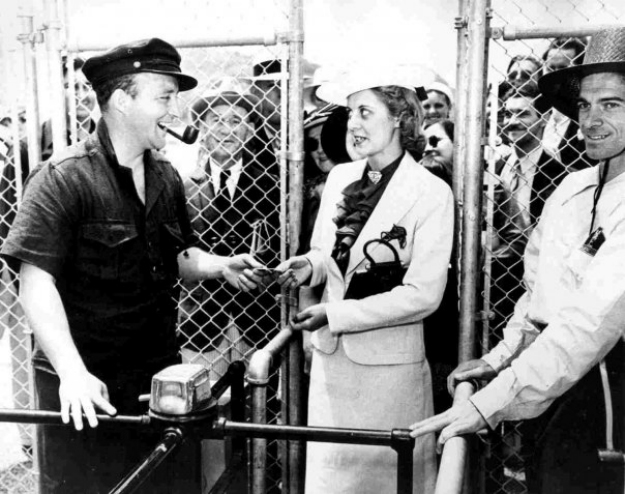 Bing Crosby takes the first ticket for Del Mar's opening in 1937. Photo: Del Mar Thoroughbred Club.