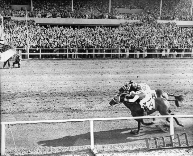 Seabiscuit (inside) and Ligaroti match race at Del Mar in 1938. Photo: Del Mar Thoroughbred Club.