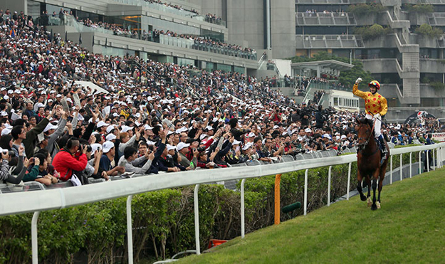 Jockey Douglas Whyte waves to the crowd after winning the Longines Hong Kong Cup with Akeed Mofeed. Photo: The Hong Kong Jockey Club.