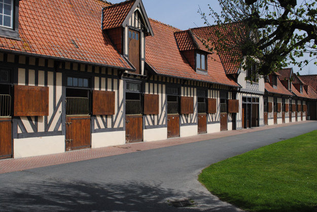 Stable area at Ecurie des Monceaux. Photo via Ecurie des Monceaux