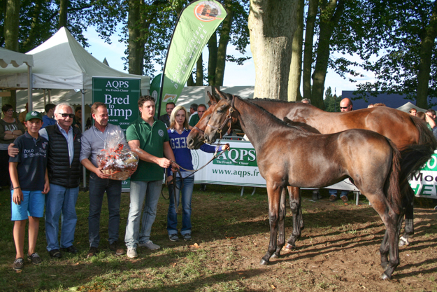 Top filly at Decize in Aug. 2014, a Lord du Sud - Kadalko filly bred by Jean-Marie Callier (holding basket), French agent to Three Chimneys. Photo: Laurence Salphati.