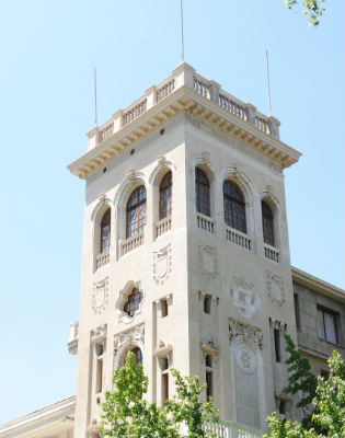 Stair tower of the Members' Stand adorned with quatrefoils, winged horses and heraldic reliefs