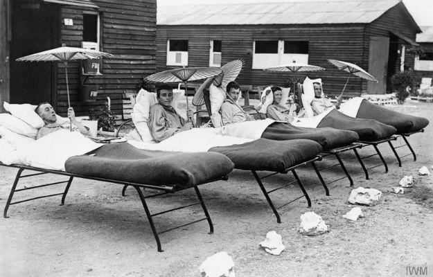 Patients at the No. 12 General Hospital at Rouen's racecourse.  Image courtesy Imperial War Museum