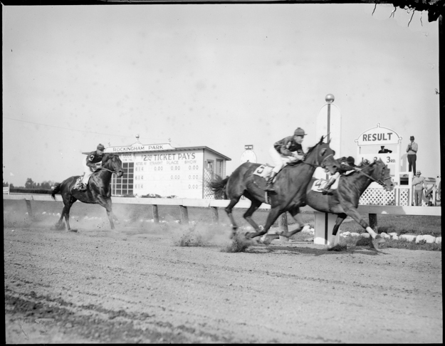 A race at Rockingham Park sometime between 1917-1934. Photo by Leslie Jones, provided by the Boston Public Library.