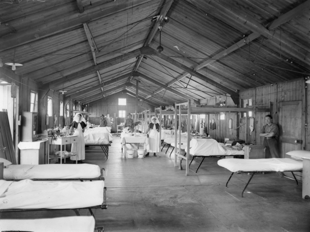 Interior of surgical ward, No. 1 Australian General Hospital.  Image courtesy Imperial War Museum