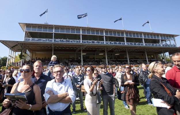 Racegoers at Baden-Baden. Photo: Longines.