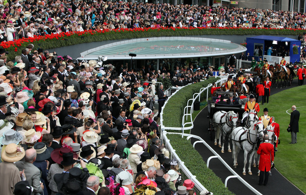 Racegoers at Royal Ascot watch the Queen arrive in the pre-parade ring. Photo: RacingFotos.com