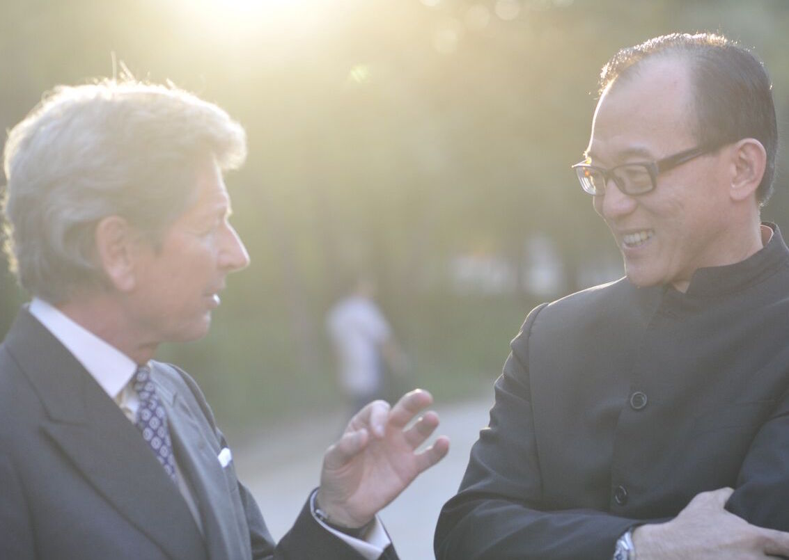 Teo Ah Khing (right) at Ordos with Queen Elizabeth II’s racing manager, John Warren, who is also chairman of the CHC Advisory Committee. Photo: China Horse Club