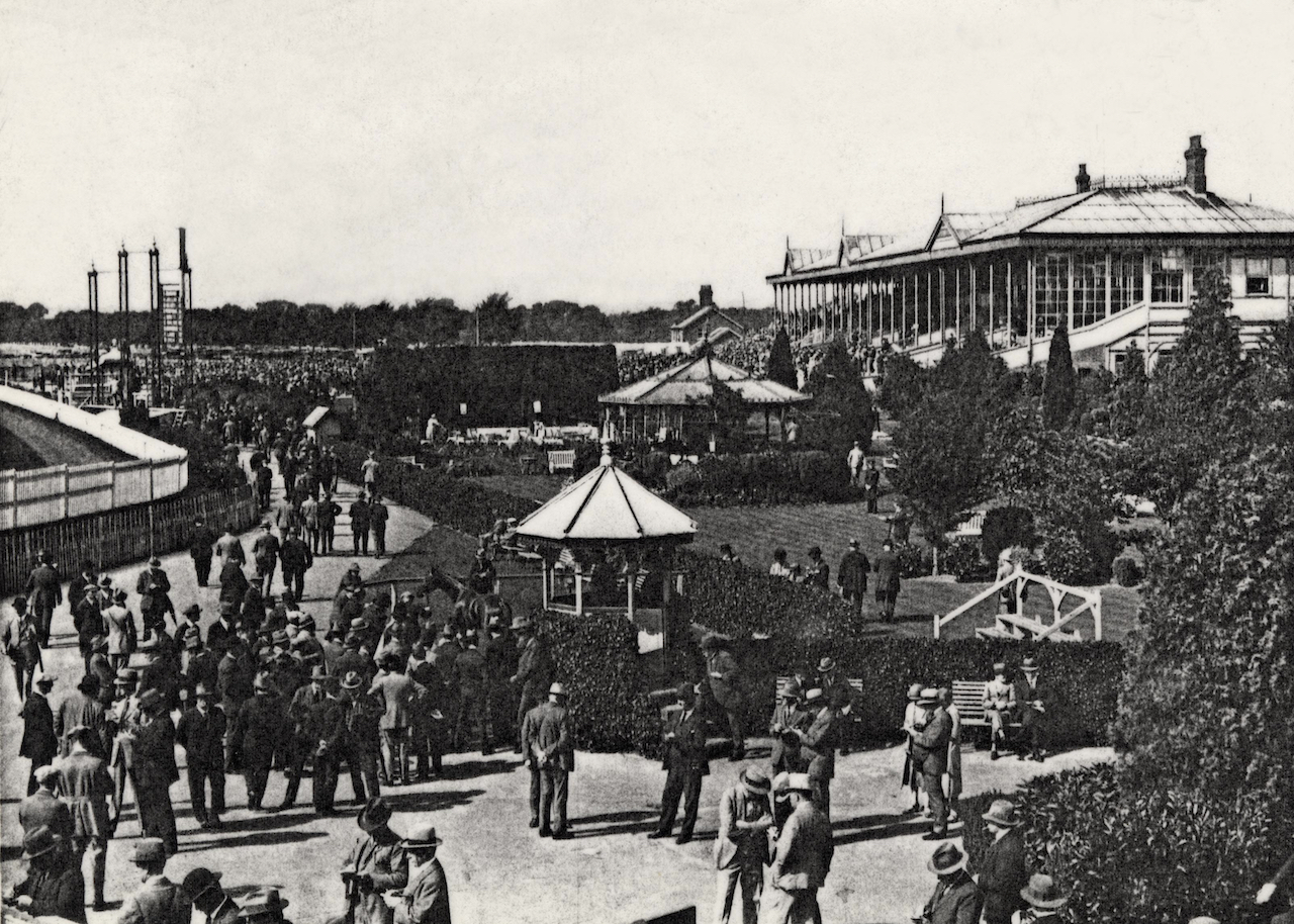 Gatwick Racecourse, photographed in 1925, was popular for its convenient rail links to central London. Image courtesy of West Sussex County Council