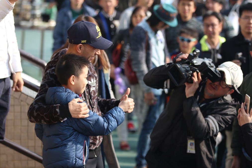 Above and below, Moreira posed for photographs with young and old alike. Photos: Kristen Manning