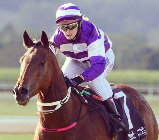 Bridle-free: Laura Cheshire aboard Secret Blend in a famous incident at Murwillumbah in 2017 (see below ‘The craziest story’ towards the end of this article). Photo: Trackside Photography