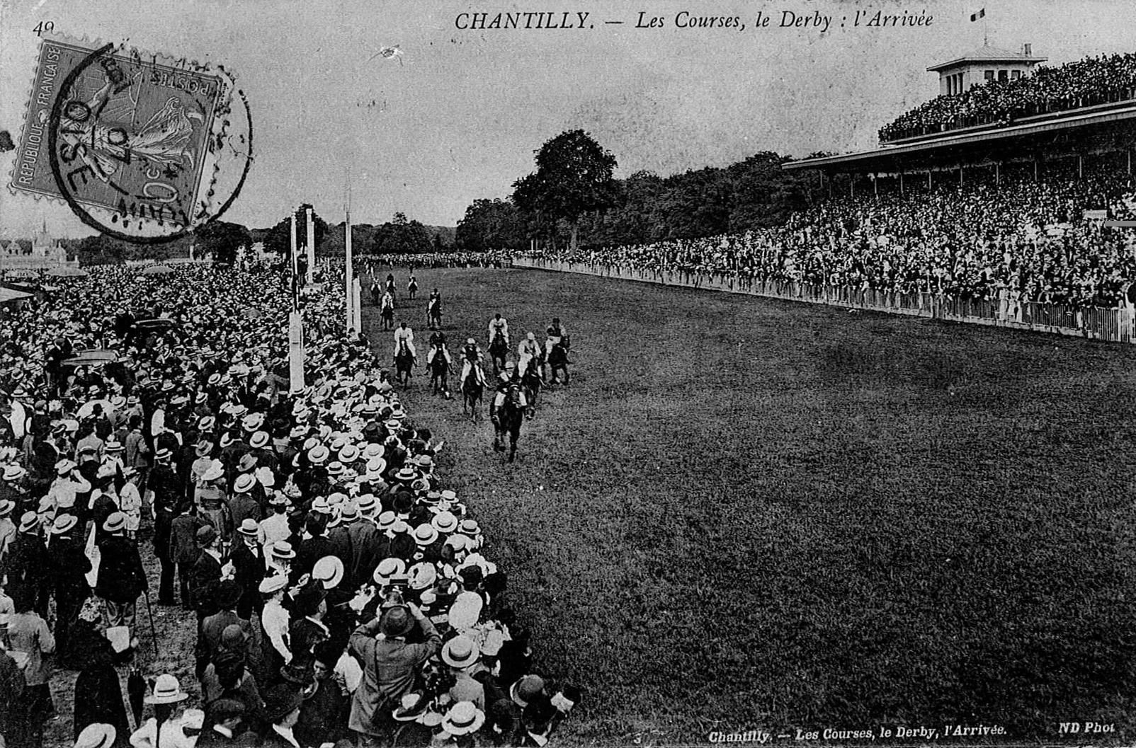 A different era: time was when the Prix du Jockey Club was a massive occasion, attracting huge crowds, as seen in this photograph from the early 20th Century. Photo supplied by Sarah Gillois (responsable for heritage and culture at Chantilly town council