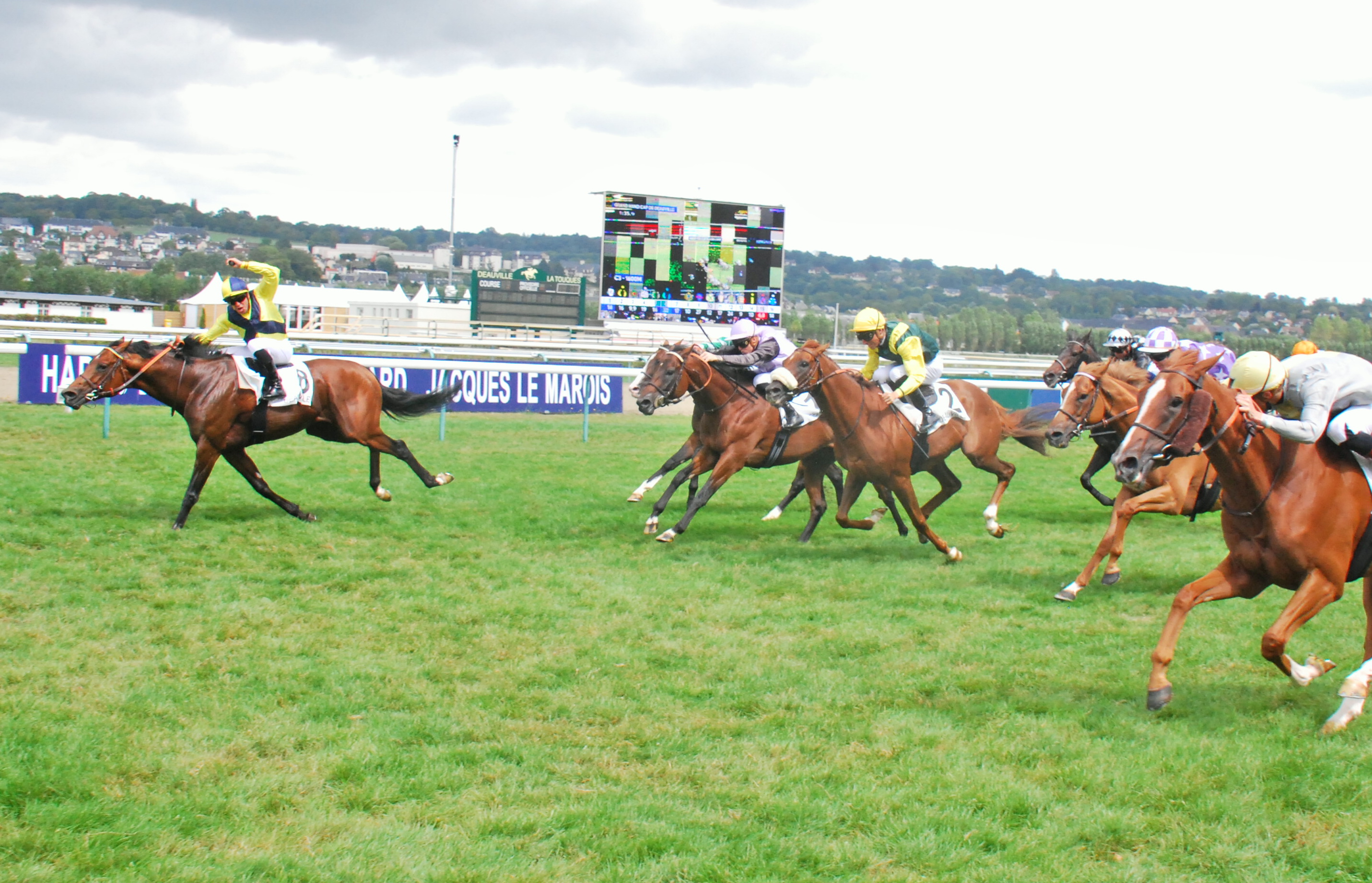 Infirmier and Grégory Benoist deliver a storming late run to take the Grand Handicap de Deauville last August. Photo: John Gilmore