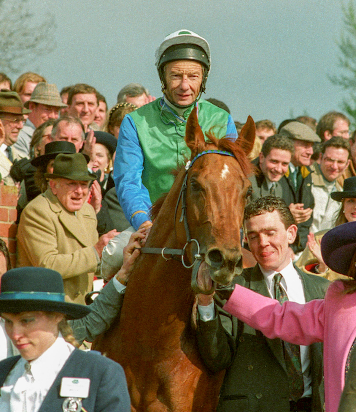 Lester Piggott and Rodrigo De Triano after the jockey's final Classic success in the 2,000 Guineas in 1992. Photo: Mark Cranham/focusonracing.com