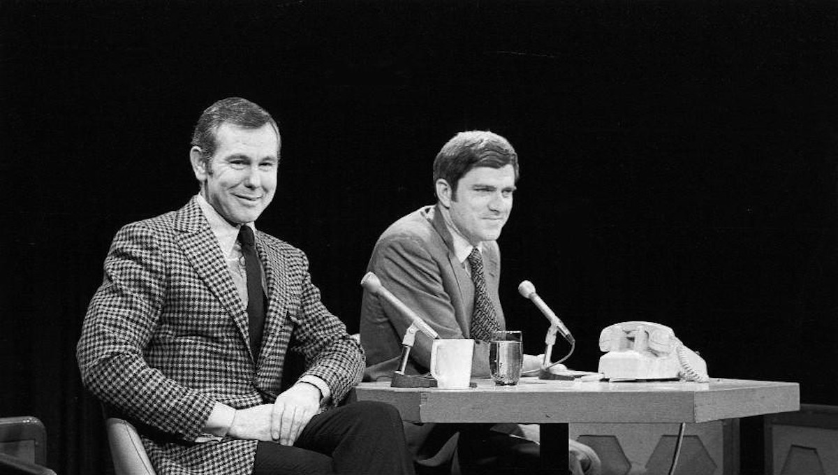 Masters at work: Phil Donahue (right) with Johnny Carson on his long-running talk show; Bob Fierro took the Donahue role for a New York breeding symposium. Photo: Rollyn Puterbaugh (Dayton, Ohio), public domain via Wikimedia Commons