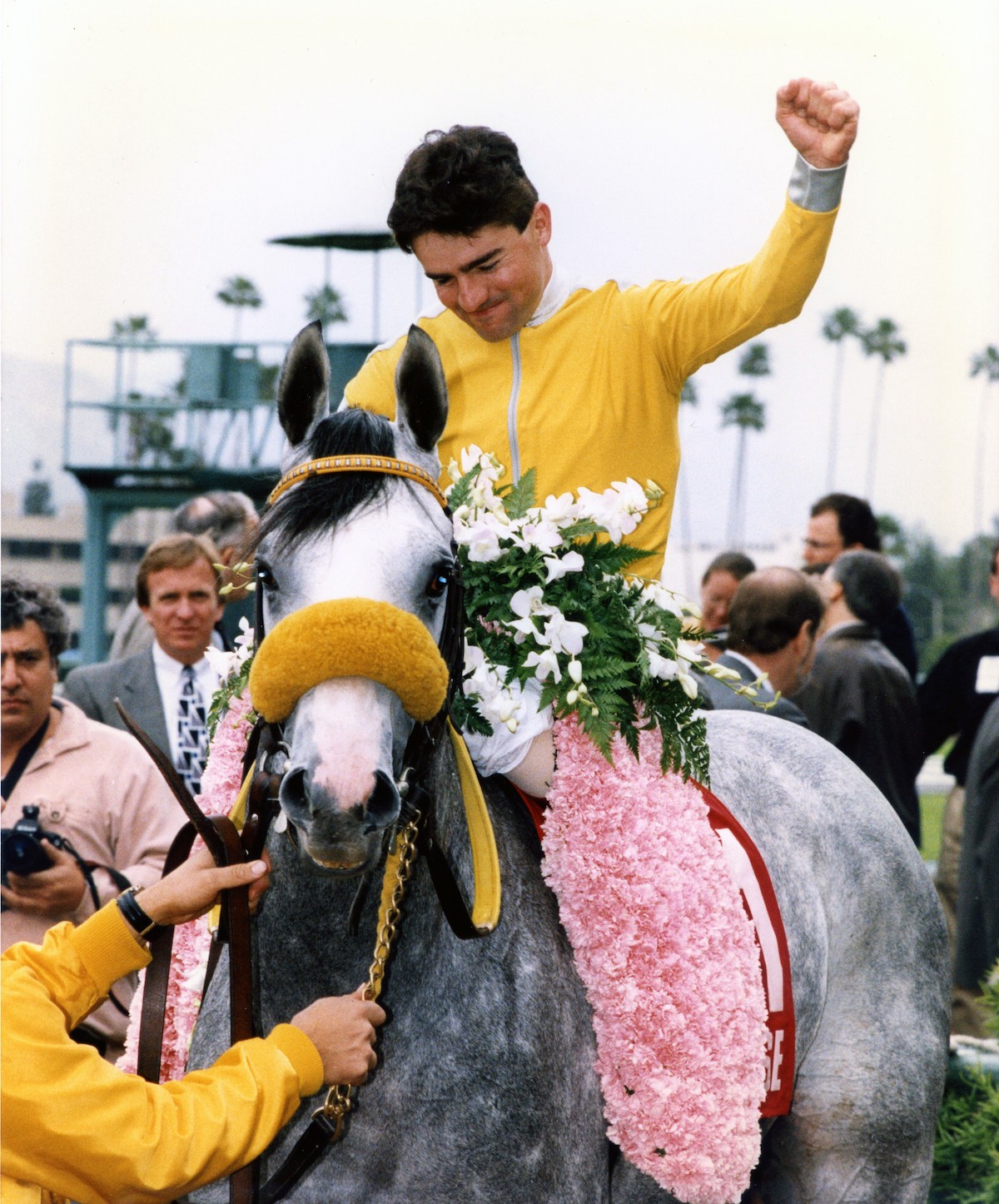 Kent Desormeaux celebrates atop Free House after their hard-fought Santa Anita Derby. (Benoit photo)