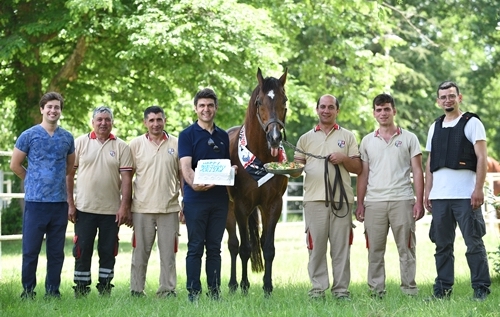 Happy birthday to you: Victory Gallop with the team at Izmit Stud. Photo: Turkish Jockey Club