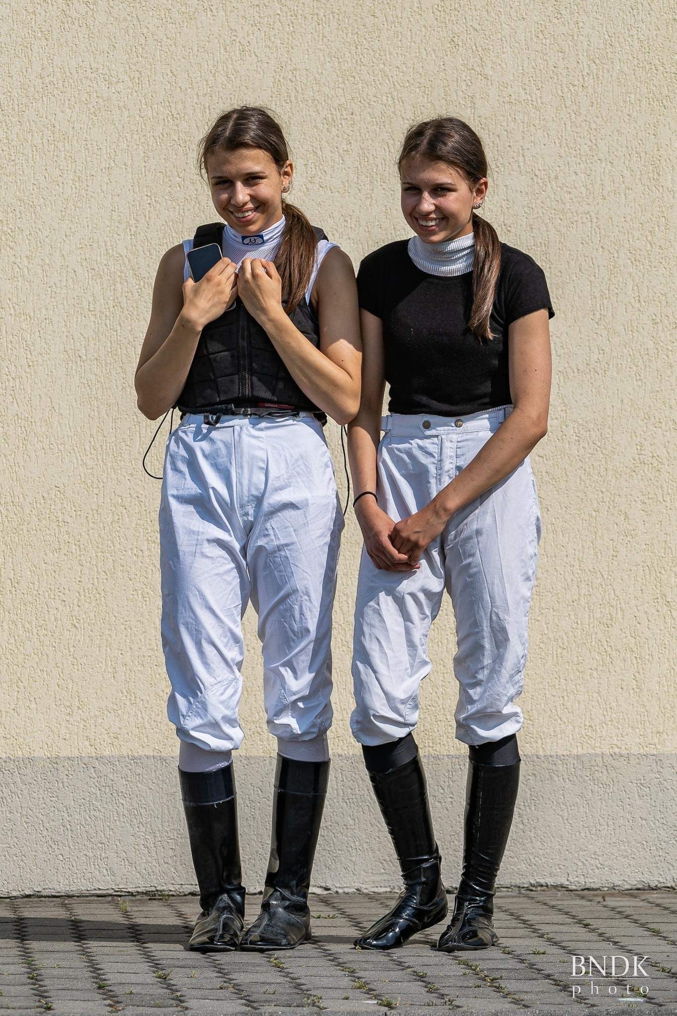 Sisterly ambitions: jockey twins Sára (left) and Mira Ribárszki. Photo BNDK
