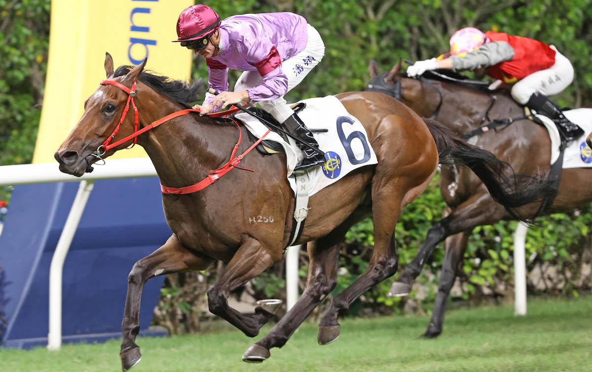 Another milestone: Zac Purton becomes only the second jockey after Douglas Whyte in HK history to reach 1,600 winners. Photo: HKJC