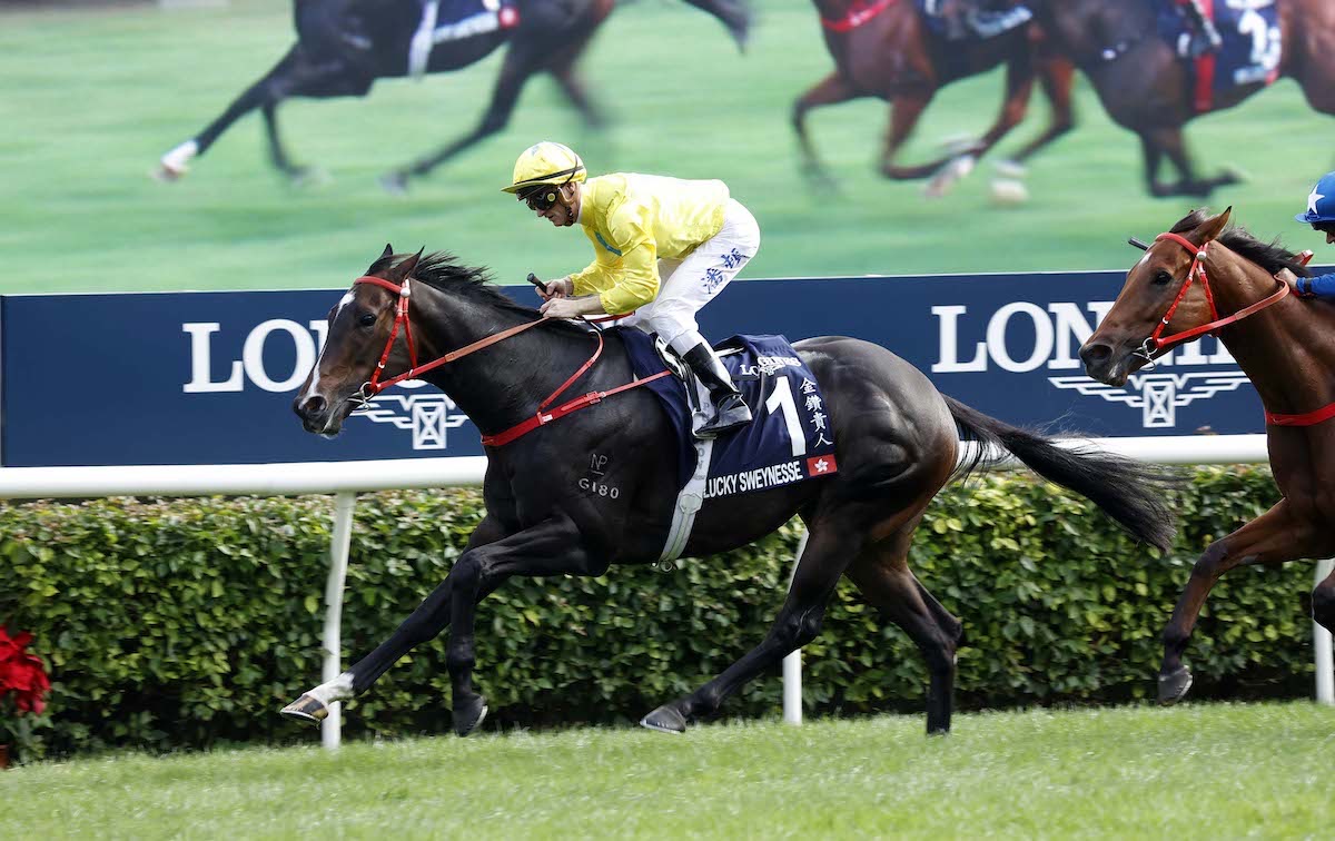 Lucky Sweynesse (Zac Purton) wins the Hong Kong Sprint. Photo: HKJC