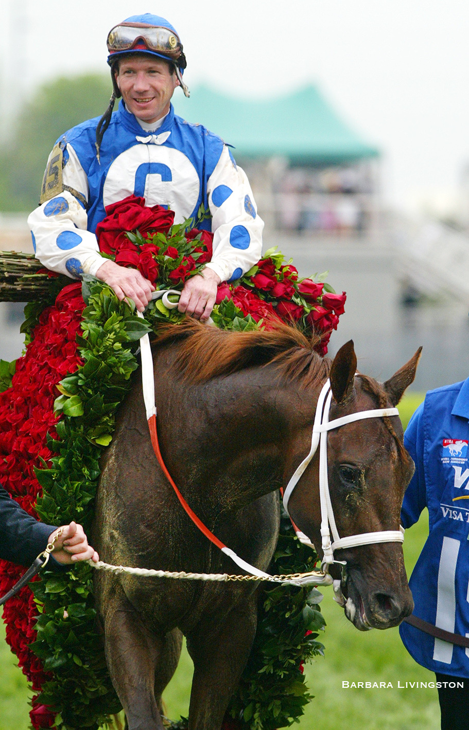 Stewart Elliott and Smarty Jones resplendent in Derby roses. Photo: Barbara Livingston