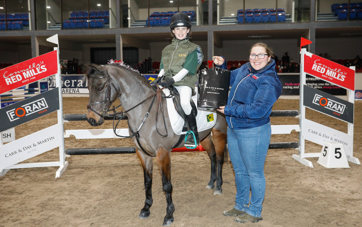 Orla Cleary of Team TRM won the best-turned-out prize of goodies from Carr & Day & Martin presented by Sarah Darker of Connolly's Red Mills