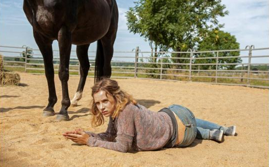 At first, Jana spends more time on the ground than in the saddle. Photo: Netflix