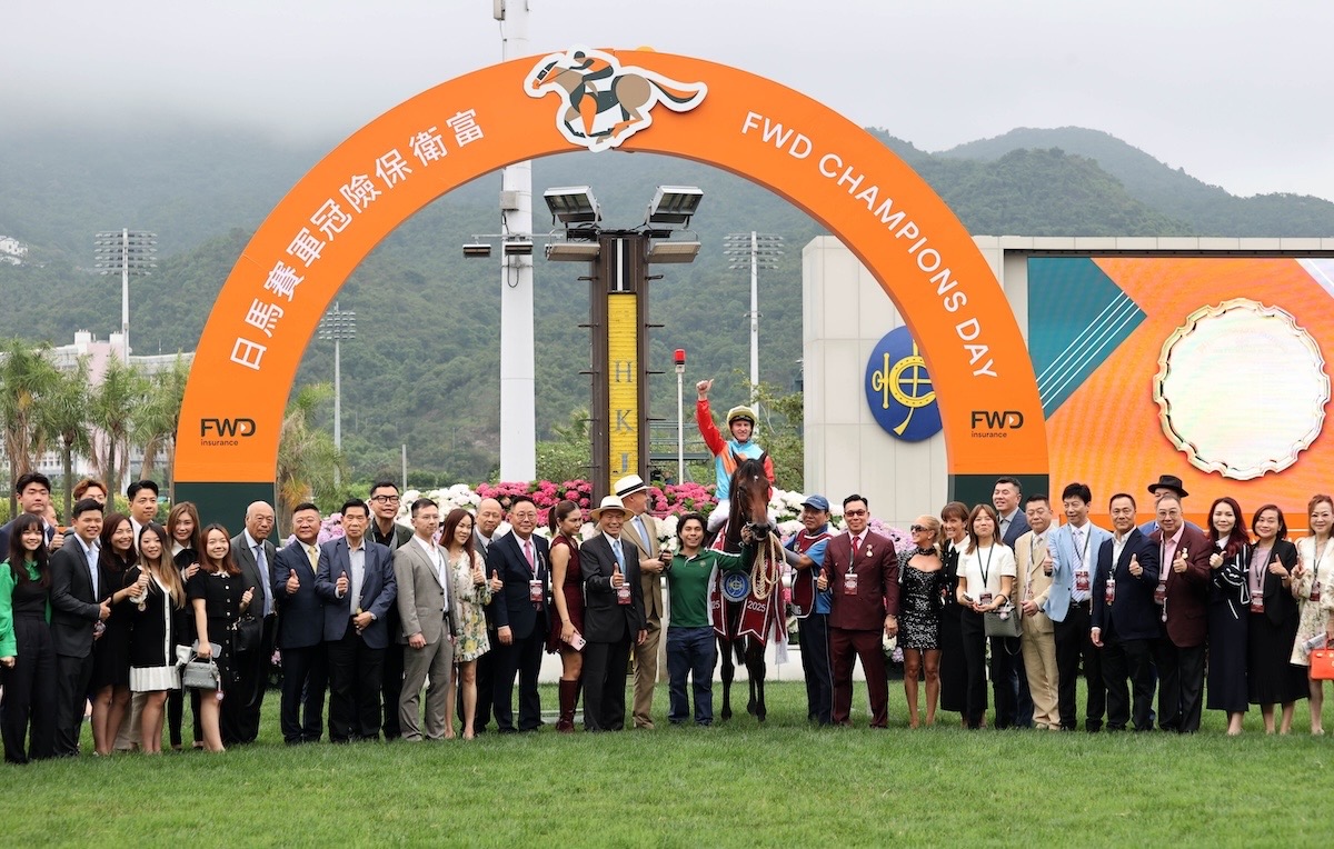 World-leading sprinter: Ka Ying Rising and connections after winning the Chairman's Sprint Prize. Photo: HKJC