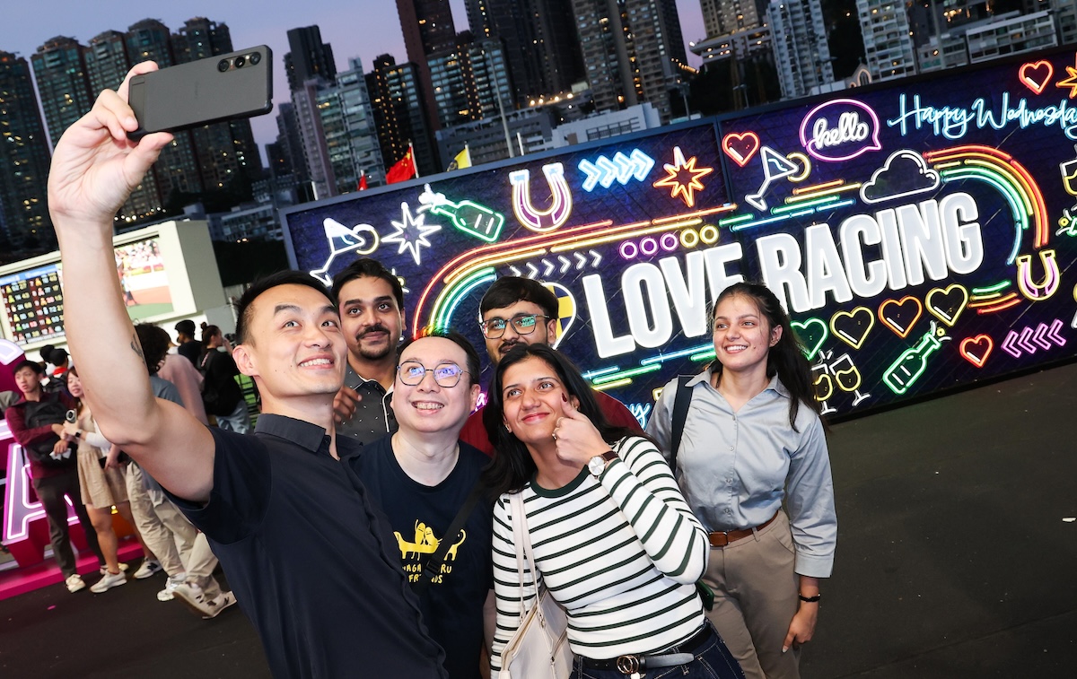Thanks to the rise of racing tourism, the two racecourses welcome large crowds of visitors from overseas and mainland China throughout the season. Photo: HKJC