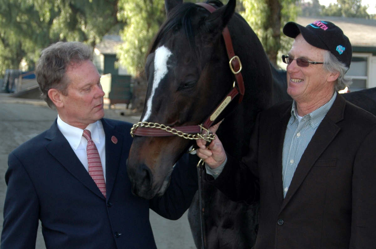 The writer gets up close with his subject, with John Shirreffs keeping a tight hold. (Marcie Heacox photo)