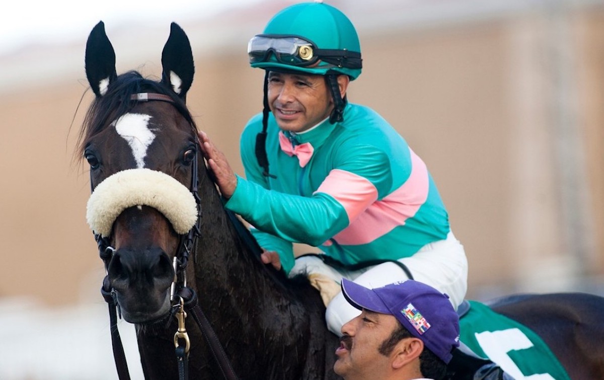 Mike Smith connected with his big mare in all the right ways. (Benoit photo)