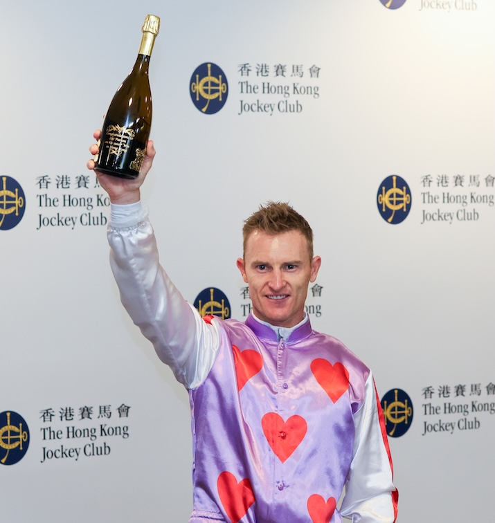 Zac Purton celebrates his 1,900th winner in Hong Kong. Photo: HKJC